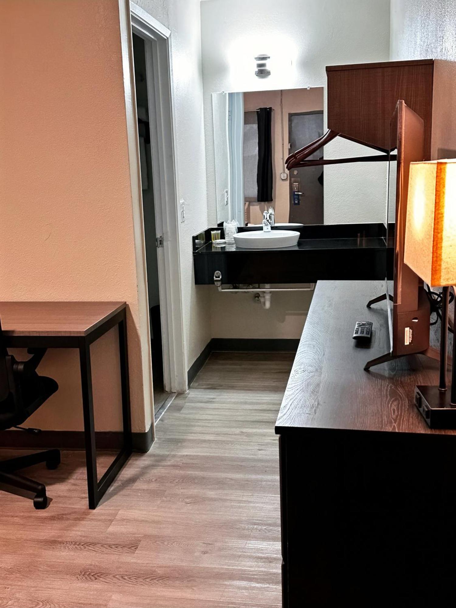 Studio City Suites, A Travelodge By Wyndham Texarkana Extérieur photo